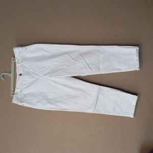 Gloria Vanderbilt white Size 14 capris